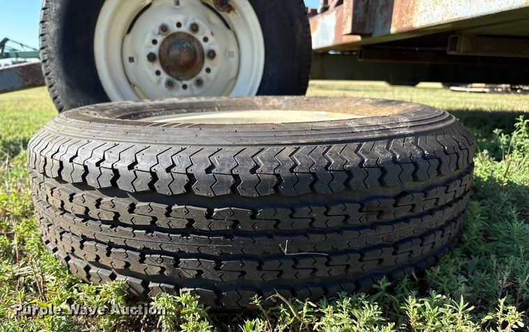 image for item DZ8887 Hay bale feeder wagon