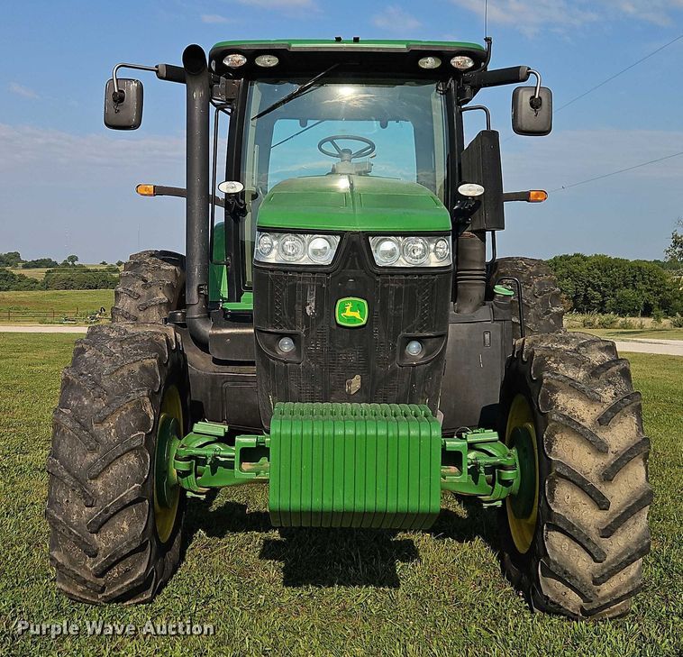 image for item EB8203 2013 John Deere 7200R MFWD tractor