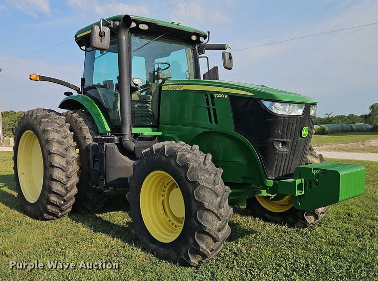 image for item EB8203 2013 John Deere 7200R MFWD tractor