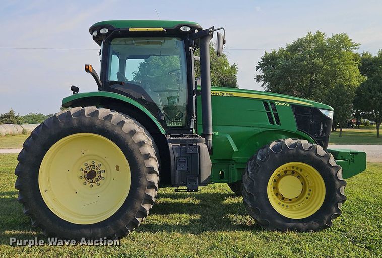 image for item EB8203 2013 John Deere 7200R MFWD tractor