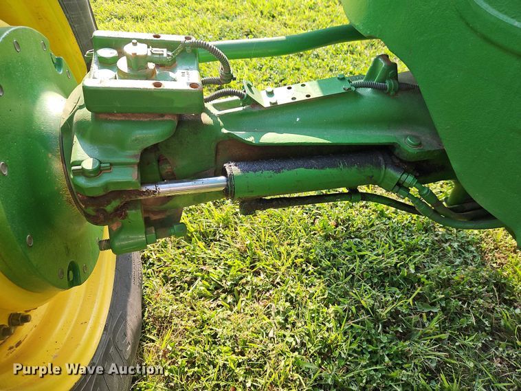 image for item EB8203 2013 John Deere 7200R MFWD tractor