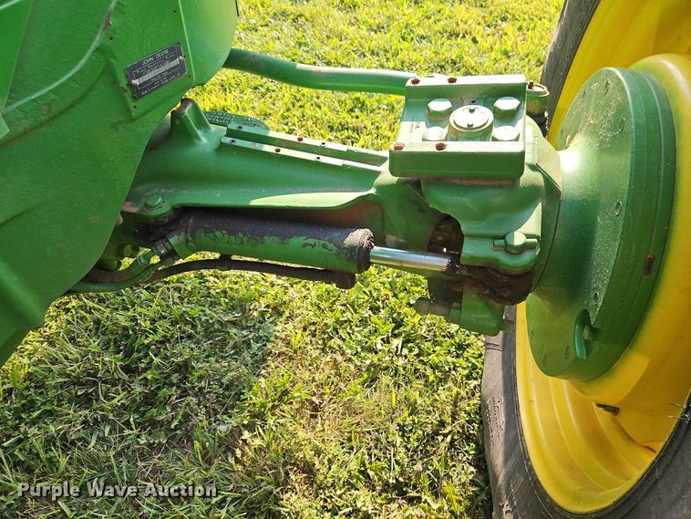 image for item EB8203 2013 John Deere 7200R MFWD tractor