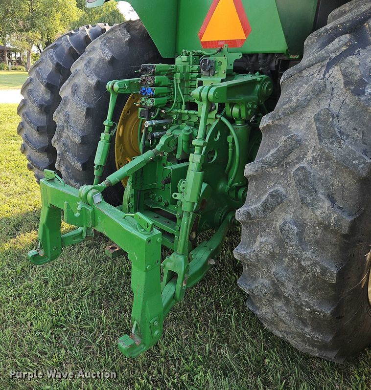 image for item EB8203 2013 John Deere 7200R MFWD tractor