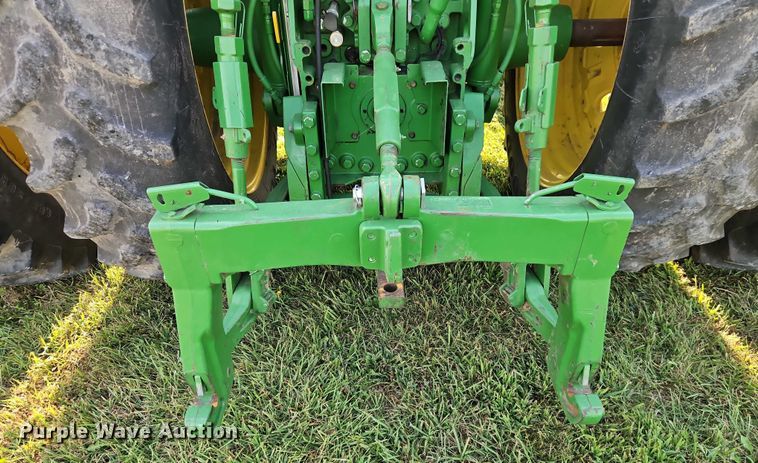 image for item EB8203 2013 John Deere 7200R MFWD tractor