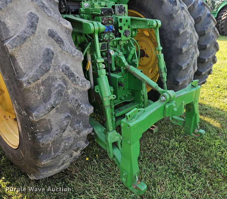 image for item EB8203 2013 John Deere 7200R MFWD tractor