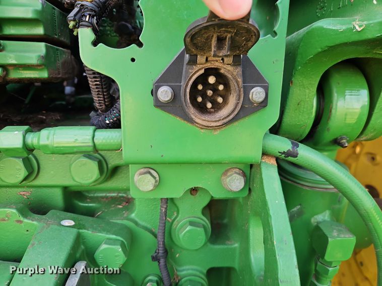 image for item EB8203 2013 John Deere 7200R MFWD tractor