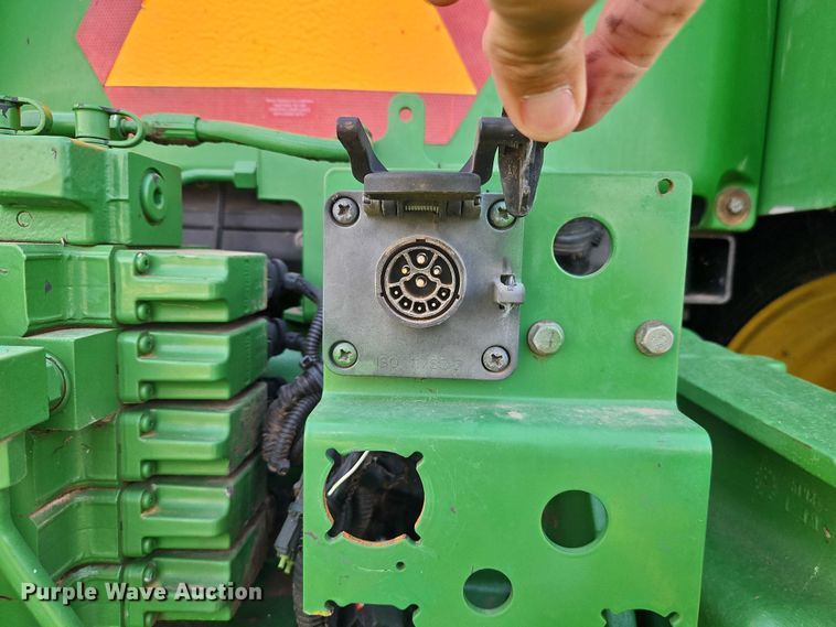 image for item EB8203 2013 John Deere 7200R MFWD tractor