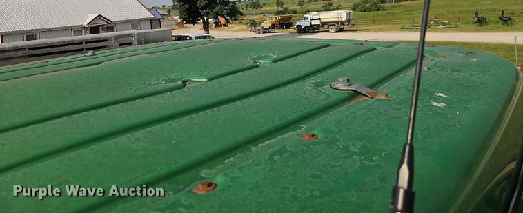 image for item EB8203 2013 John Deere 7200R MFWD tractor