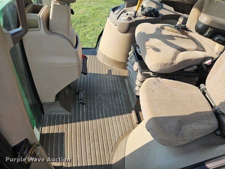 image for item EB8203 2013 John Deere 7200R MFWD tractor