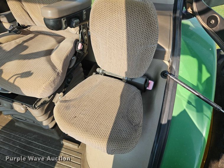 image for item EB8203 2013 John Deere 7200R MFWD tractor