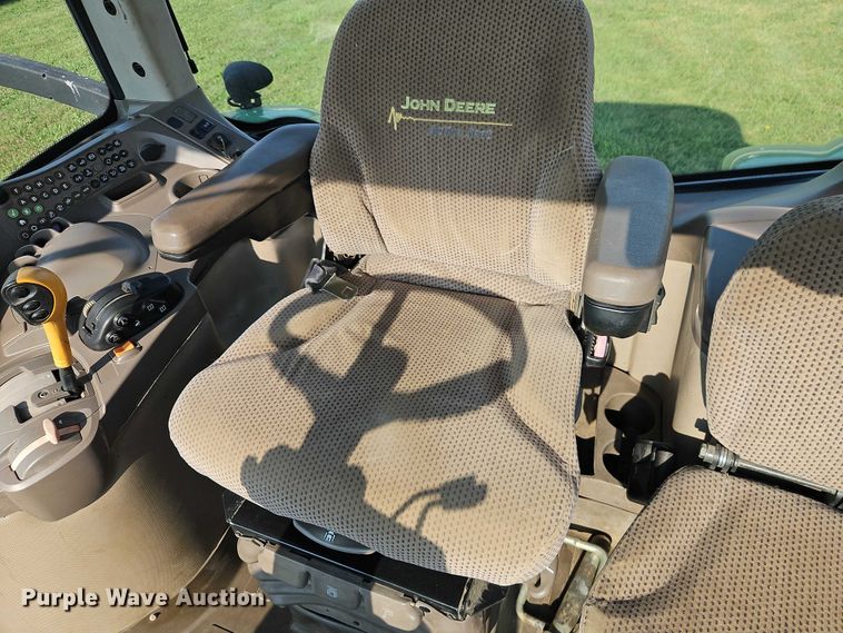 image for item EB8203 2013 John Deere 7200R MFWD tractor