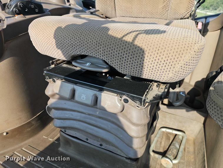 image for item EB8203 2013 John Deere 7200R MFWD tractor