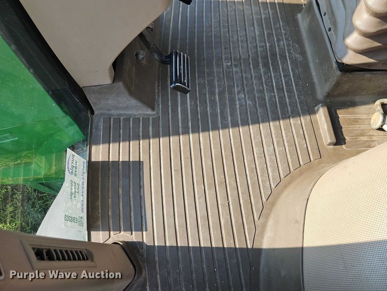 image for item EB8203 2013 John Deere 7200R MFWD tractor