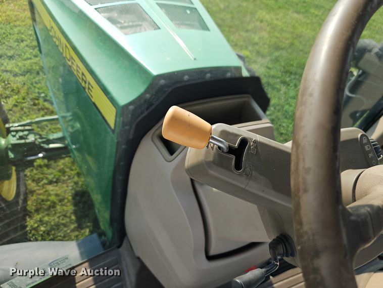 image for item EB8203 2013 John Deere 7200R MFWD tractor