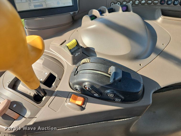 image for item EB8203 2013 John Deere 7200R MFWD tractor