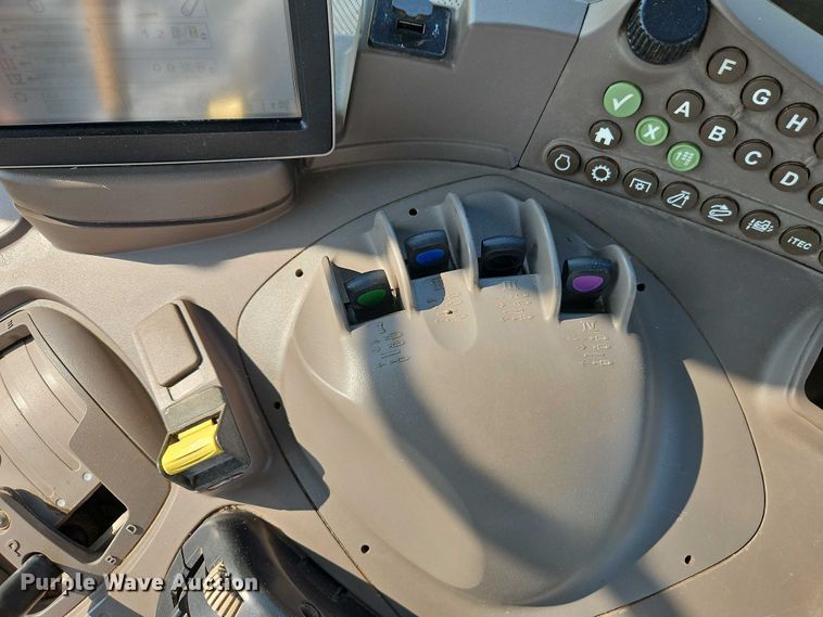 image for item EB8203 2013 John Deere 7200R MFWD tractor