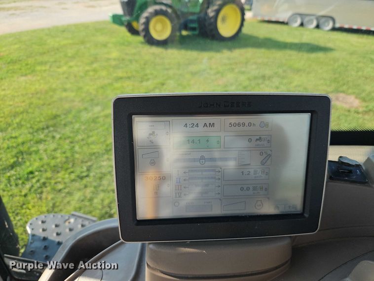 image for item EB8203 2013 John Deere 7200R MFWD tractor