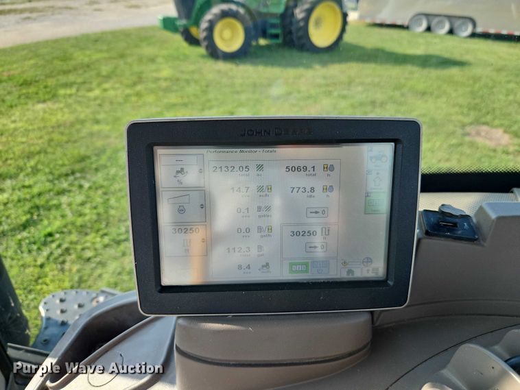 image for item EB8203 2013 John Deere 7200R MFWD tractor
