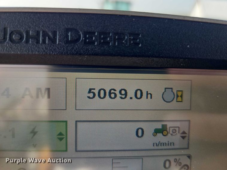 image for item EB8203 2013 John Deere 7200R MFWD tractor