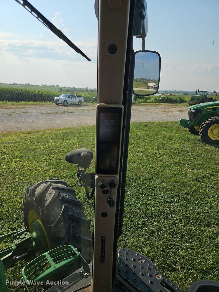 image for item EB8203 2013 John Deere 7200R MFWD tractor