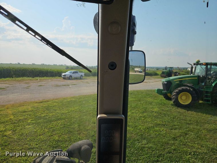 image for item EB8203 2013 John Deere 7200R MFWD tractor