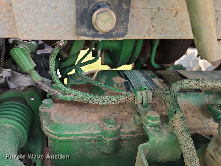 image for item EB8203 2013 John Deere 7200R MFWD tractor