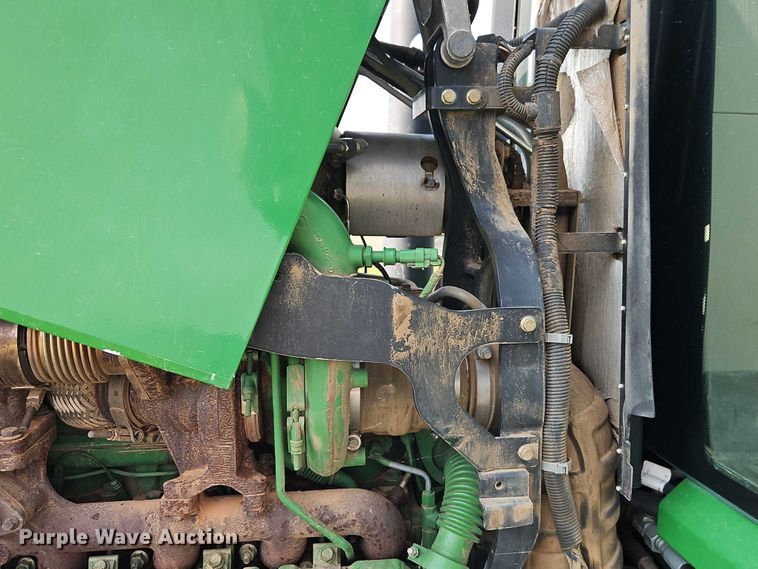 image for item EB8203 2013 John Deere 7200R MFWD tractor