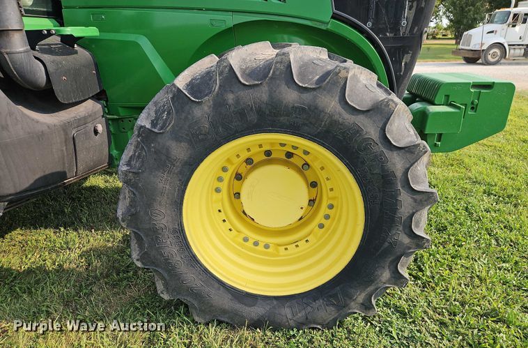 image for item EB8203 2013 John Deere 7200R MFWD tractor