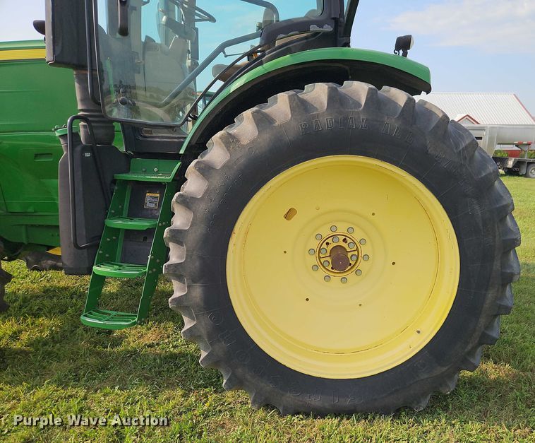 image for item EB8203 2013 John Deere 7200R MFWD tractor