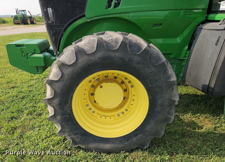 image for item EB8203 2013 John Deere 7200R MFWD tractor