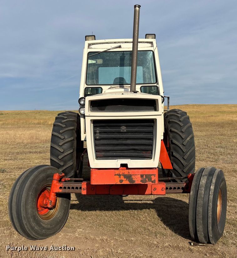 image for item EC1098 1975 Case 1370 tractor