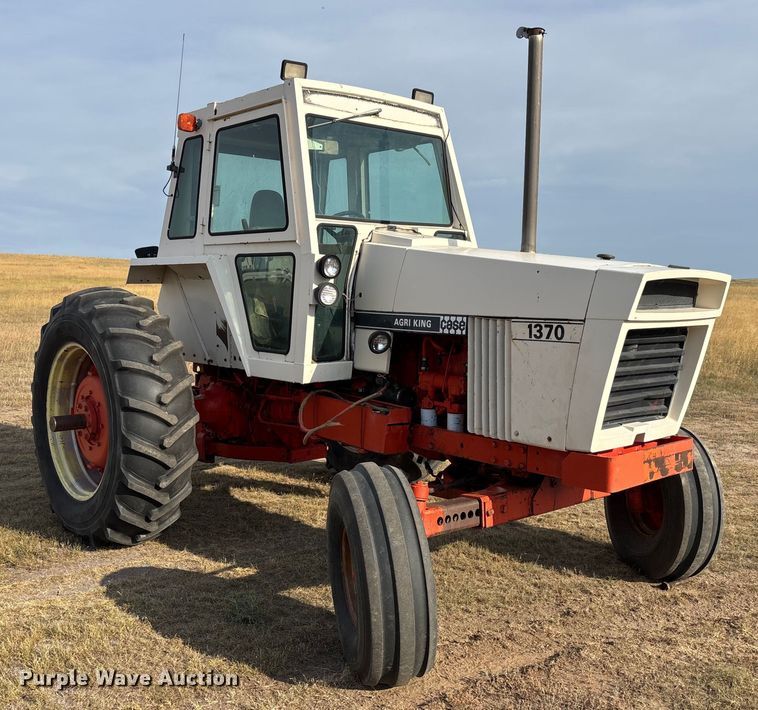 image for item EC1098 1975 Case 1370 tractor