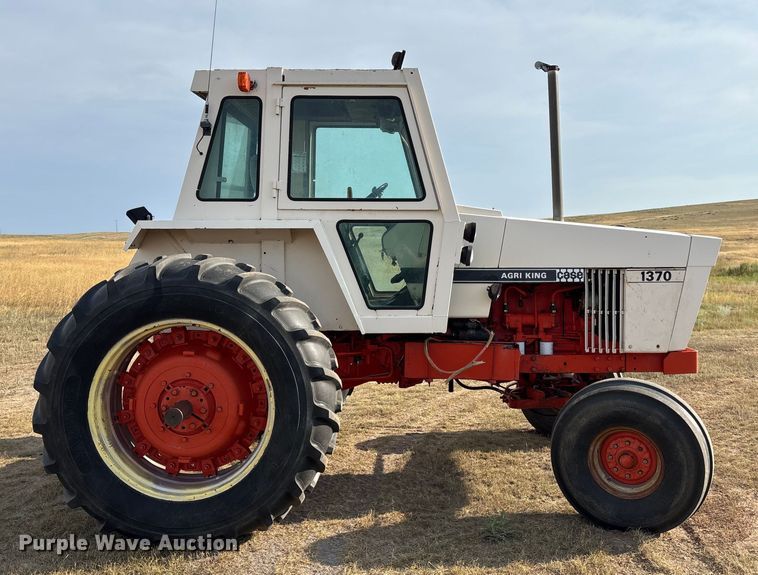 image for item EC1098 1975 Case 1370 tractor
