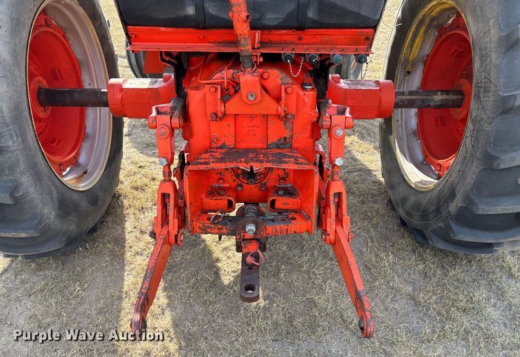 image for item EC1098 1975 Case 1370 tractor