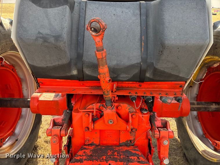 image for item EC1098 1975 Case 1370 tractor