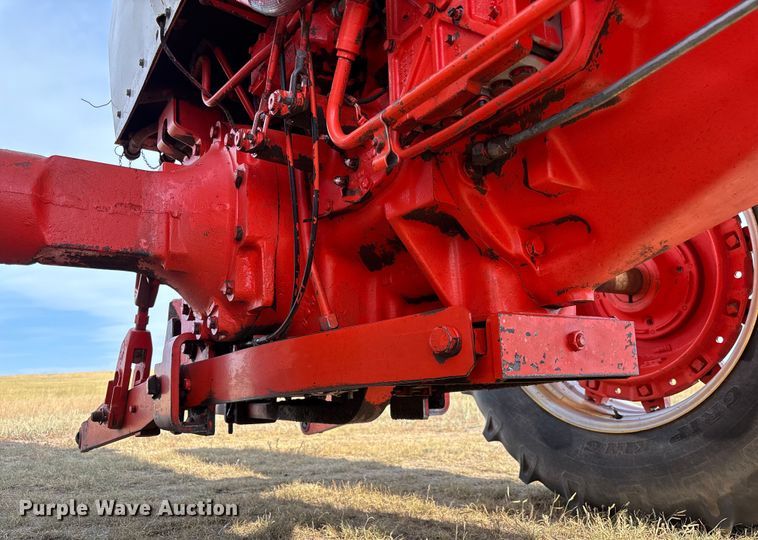 image for item EC1098 1975 Case 1370 tractor