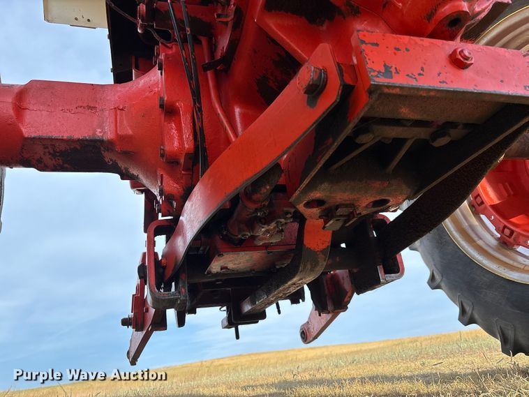 image for item EC1098 1975 Case 1370 tractor