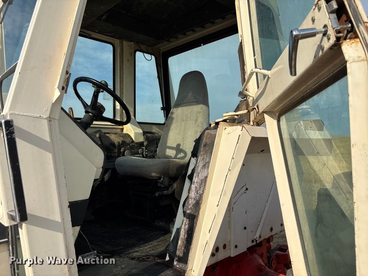 image for item EC1098 1975 Case 1370 tractor