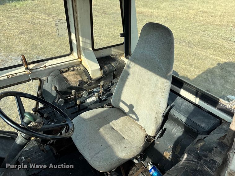 image for item EC1098 1975 Case 1370 tractor