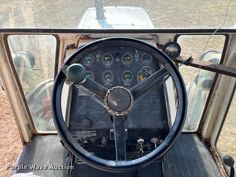 image for item EC1098 1975 Case 1370 tractor