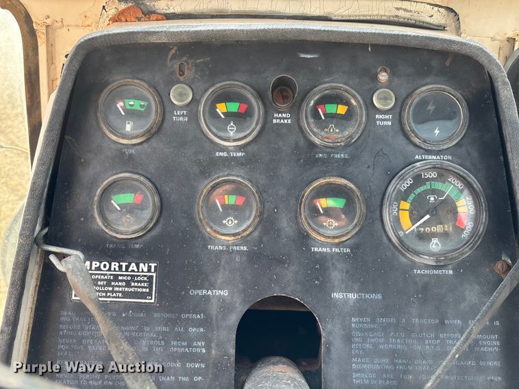 image for item EC1098 1975 Case 1370 tractor