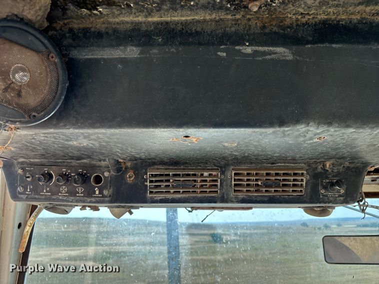 image for item EC1098 1975 Case 1370 tractor