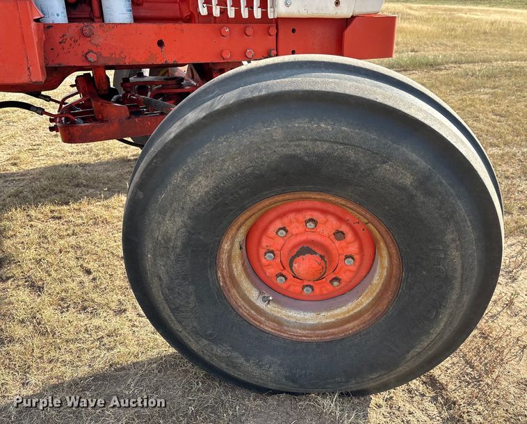 image for item EC1098 1975 Case 1370 tractor