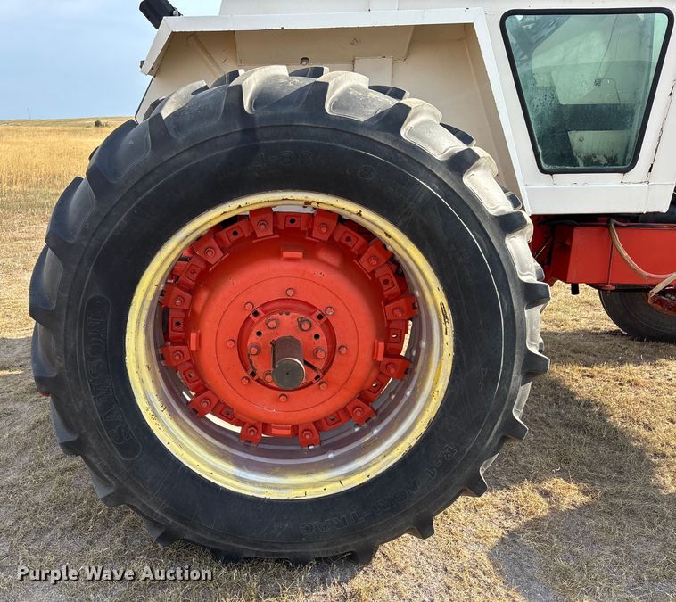 image for item EC1098 1975 Case 1370 tractor