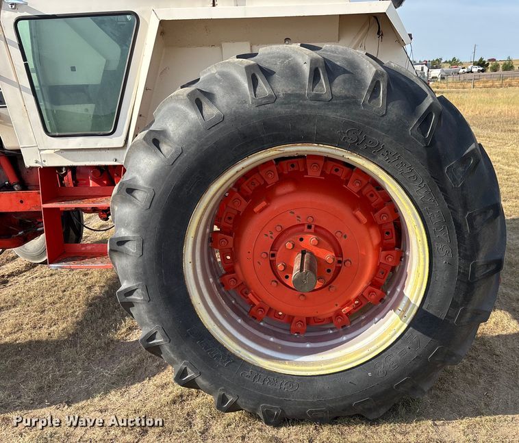 image for item EC1098 1975 Case 1370 tractor