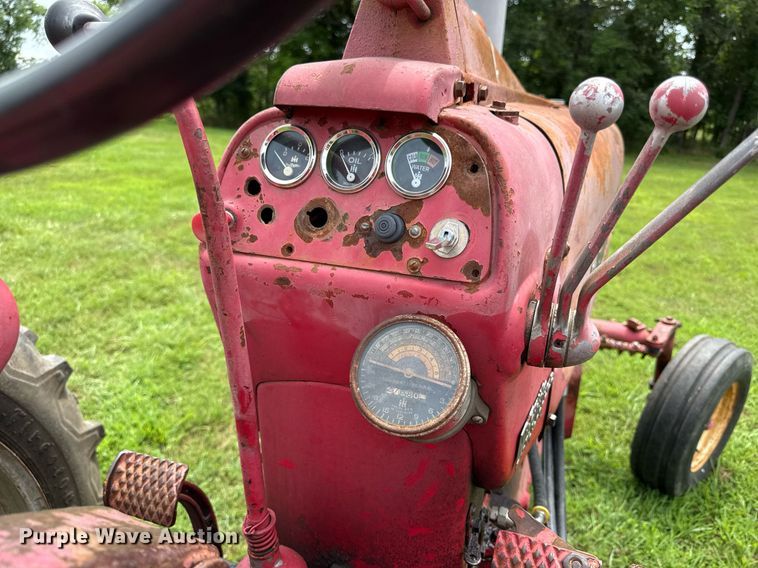 image for item ED4362 International Harvester Farmall 350 tractor