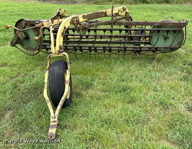 image for item ED4363 John Deere E0640 hay rake