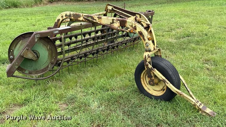 image for item ED4363 John Deere E0640 hay rake