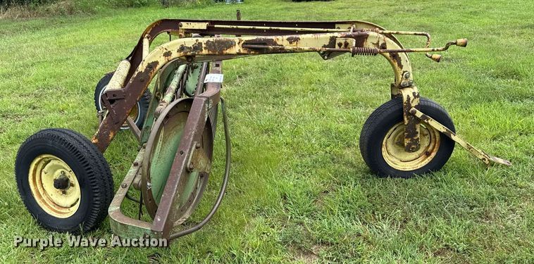 image for item ED4363 John Deere E0640 hay rake