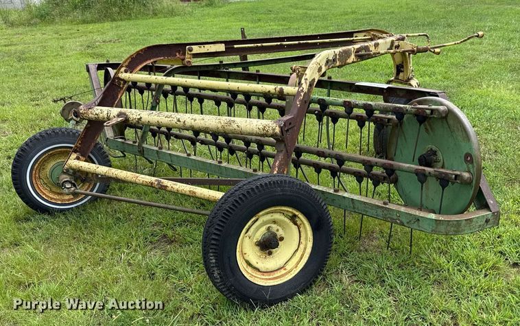 image for item ED4363 John Deere E0640 hay rake